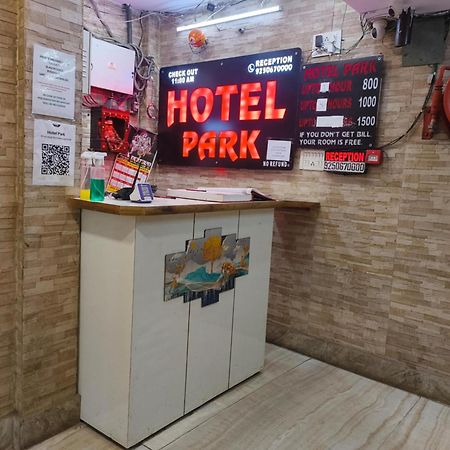 Hotel Metro Park New Delhi Bagian luar foto