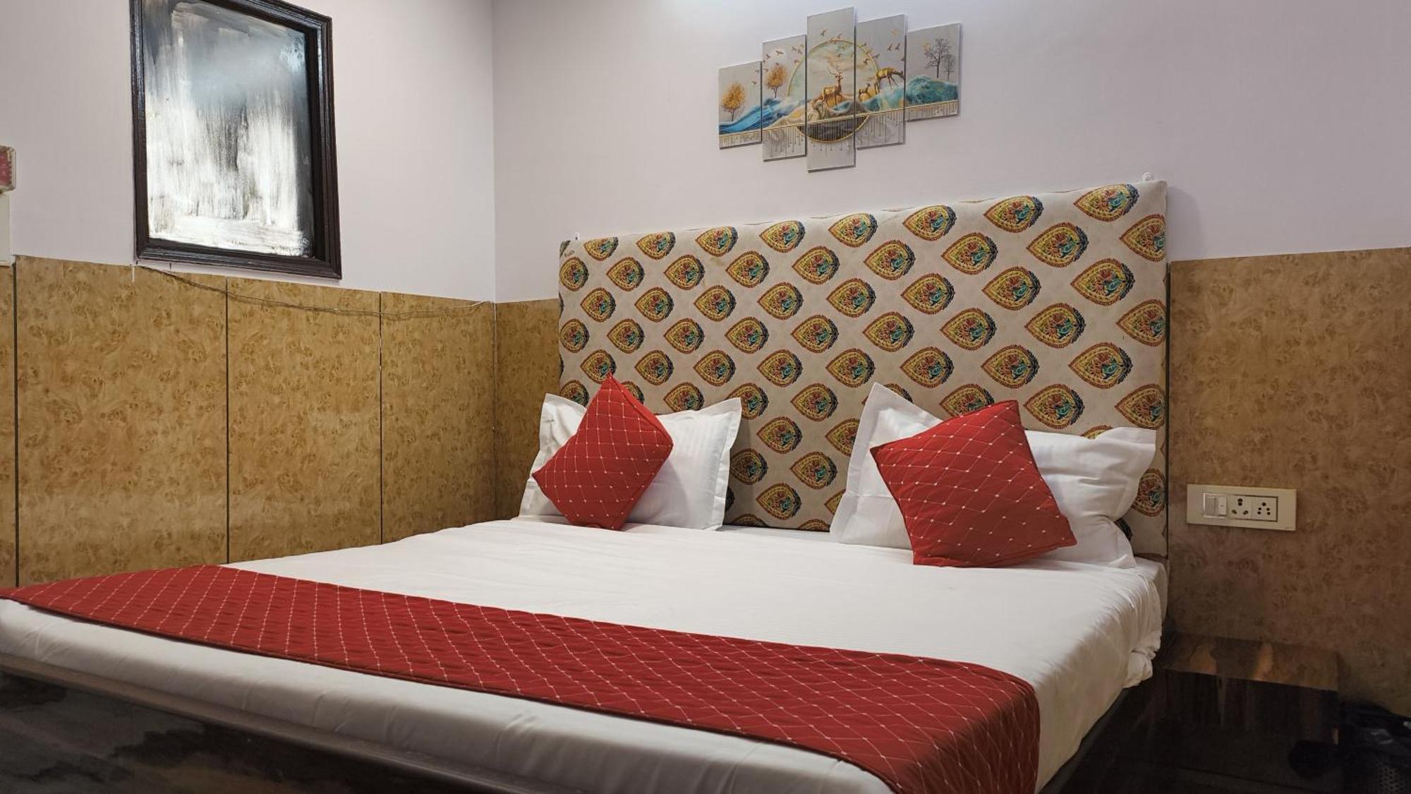 Hotel Metro Park New Delhi Bagian luar foto