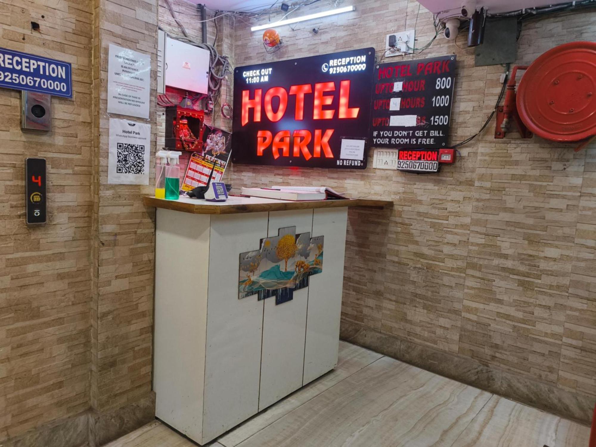Hotel Metro Park New Delhi Bagian luar foto