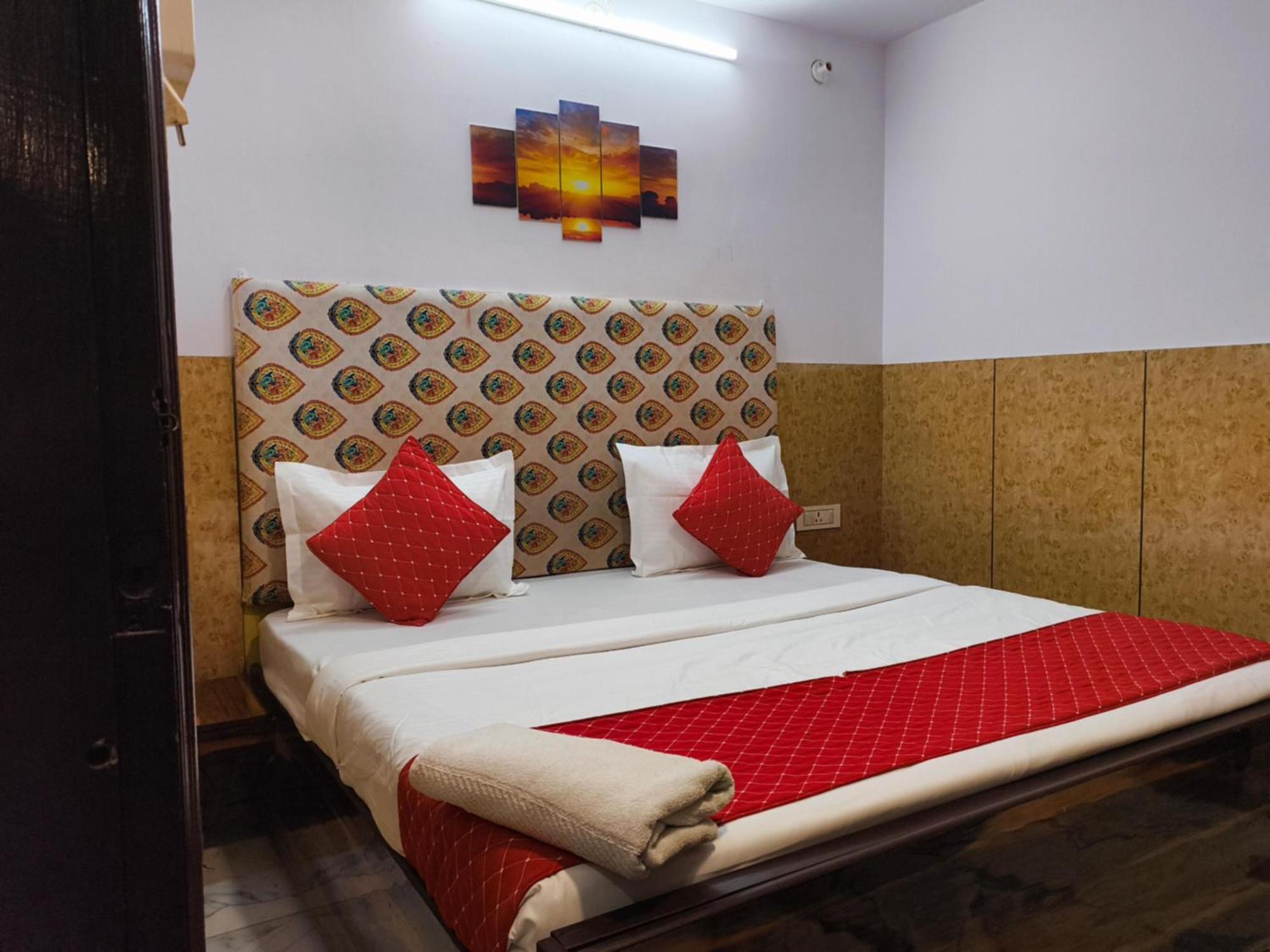 Hotel Metro Park New Delhi Bagian luar foto