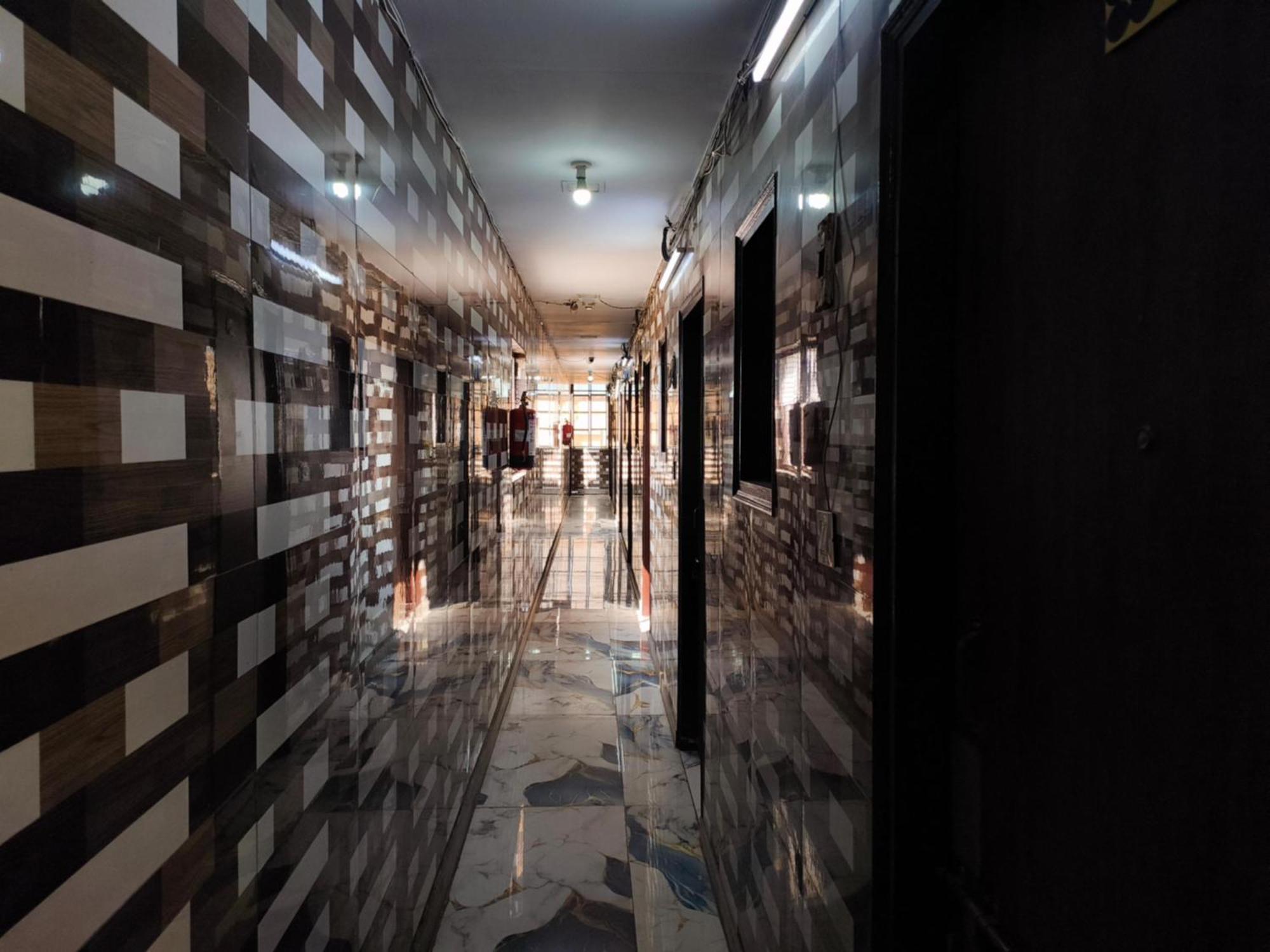 Hotel Metro Park New Delhi Bagian luar foto